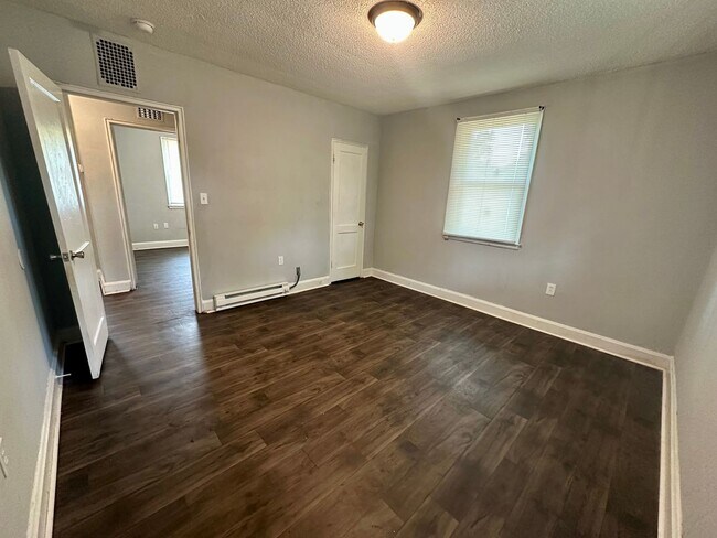 Building Photo - 652 Miller Rd