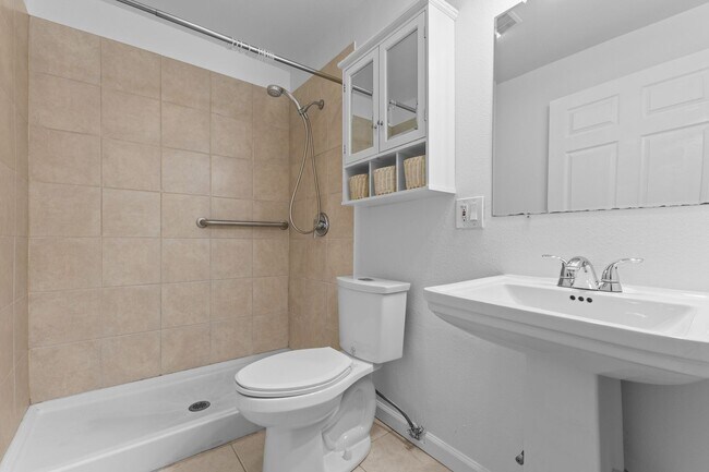Building Photo - 4bd/2ba Seattle House