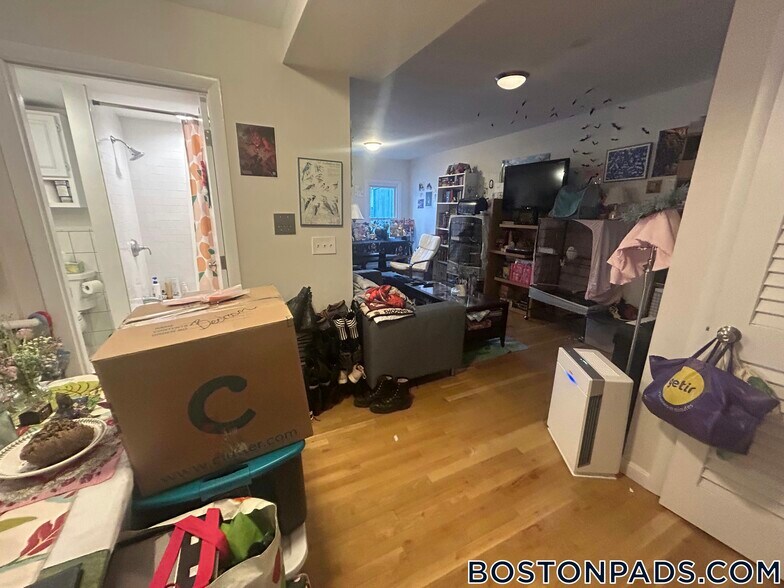 Building Photo - 160 Broadway