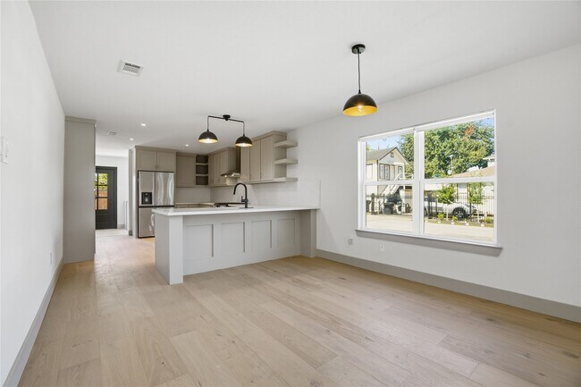 Building Photo - 1415 Tabor St