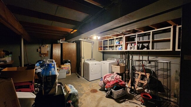 Building Photo - 5324 Milwaukee St