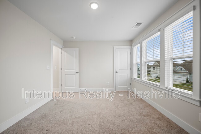 Building Photo - 704 Conifer Dr