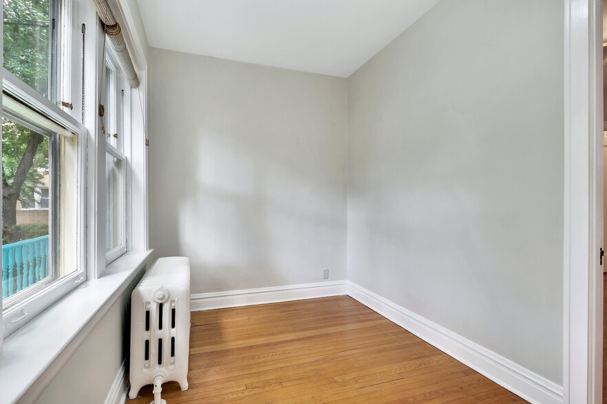 Building Photo - 5658 N Campbell Ave