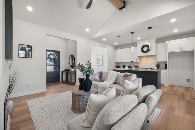 Building Photo - 1414 Farmhouse Ave