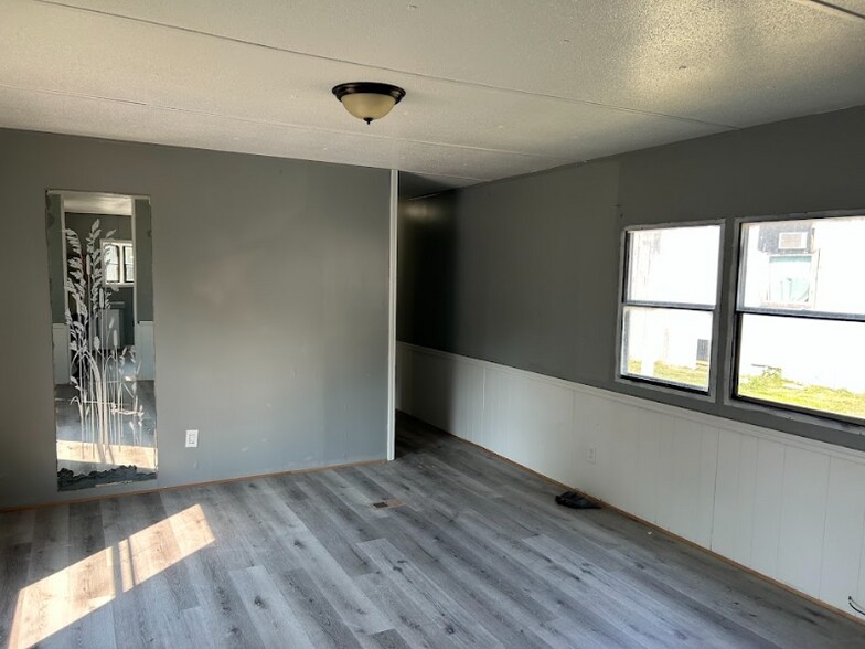 Building Photo - 100 Hidden Valley Dr