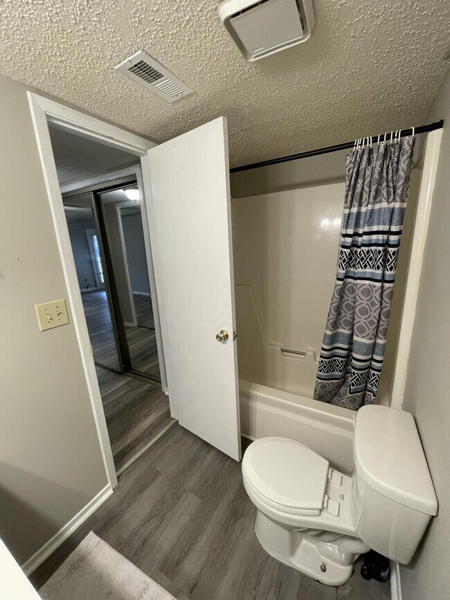 Building Photo - 6601 Willow Pointe Dr NW
