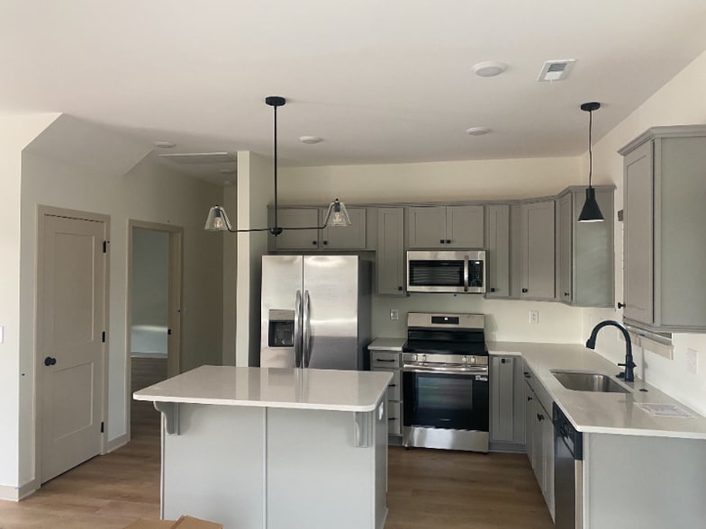 Building Photo - 313 W Broad St