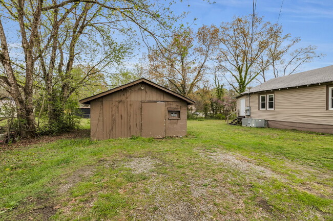 Building Photo - Cozy 2-Bed Home in East Brainerd – Quiet S...