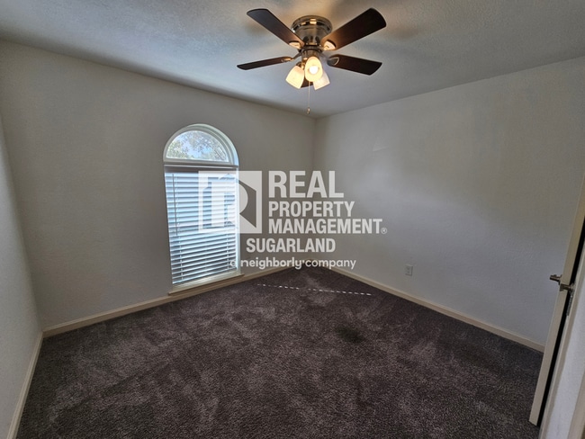 Building Photo - Gorgeous One Story Home in Sugar Land, TX