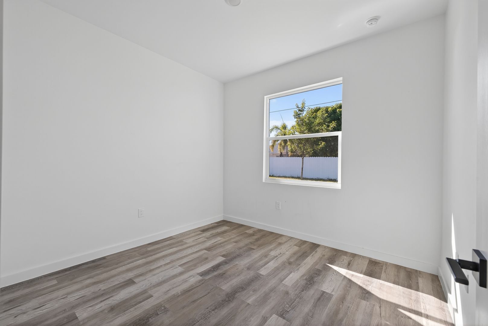 Building Photo - FIRST MONTH FREE!!! 4/2 In NW Cape