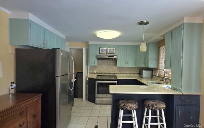 Building Photo - 30 Tappen Dr