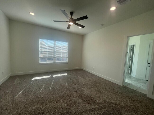 Building Photo - 16539 Oasis Glade Dr