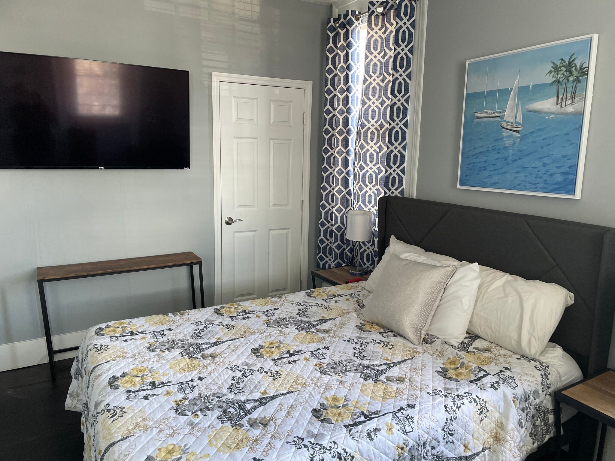 Toward closet - 31 Nassau St