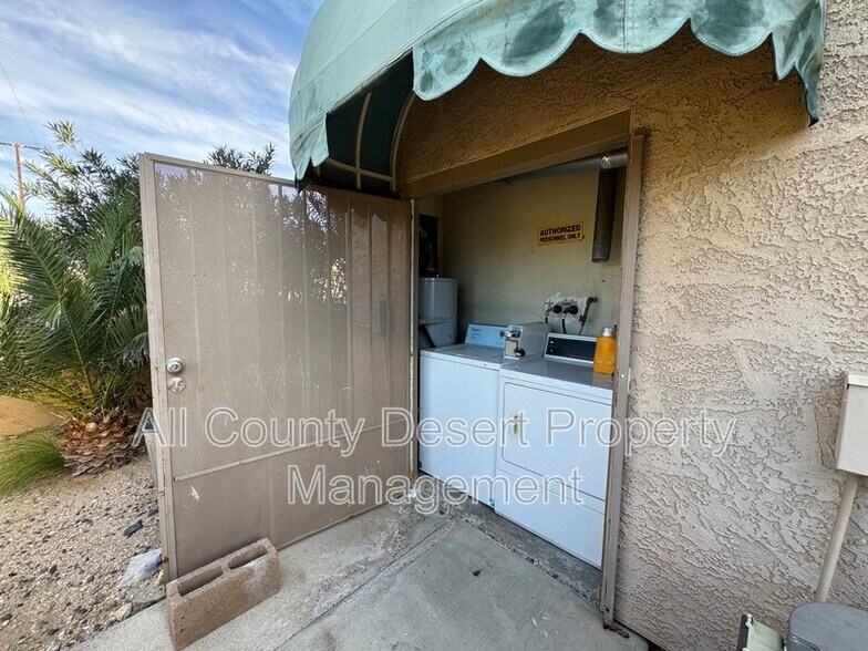Building Photo - 13079 Eliseo Rd