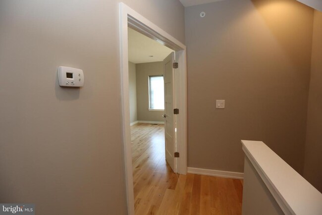 Building Photo - 1106 E Hewson St