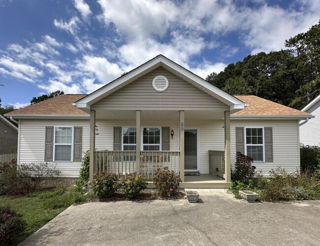Primary Photo - 65 W Newberry Dr