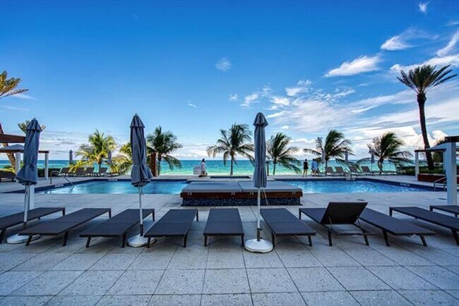 Building Photo - 18911 Collins Ave