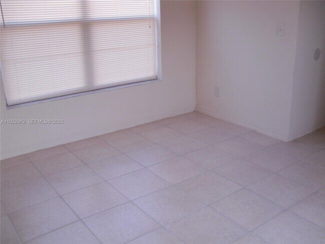 Building Photo - 1675 NE 150th St