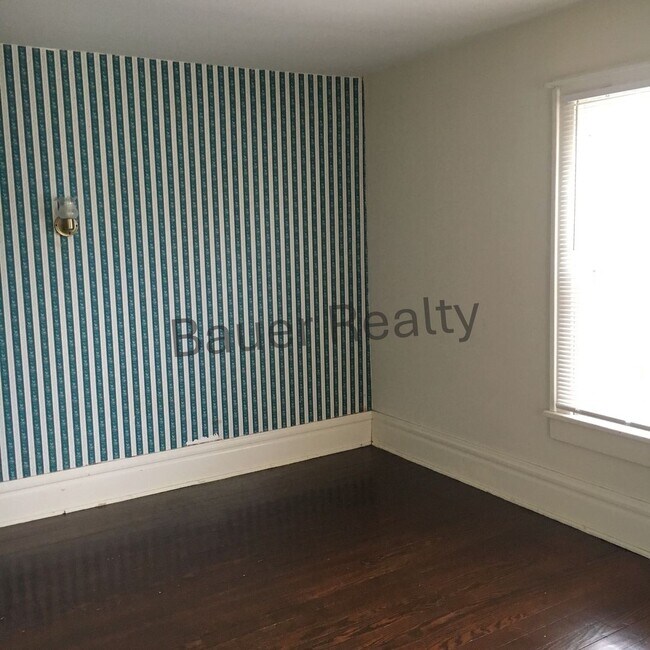 Building Photo - le604