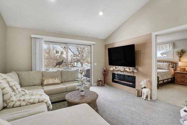 Building Photo - 2 BED 2 BATH CONDO NEAR BEACH