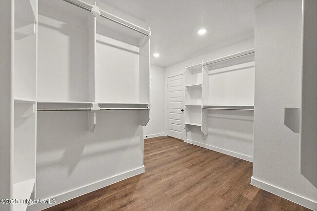 Building Photo - 10704 Beaufort Ave