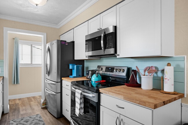 Building Photo - 428 Edwards Ave