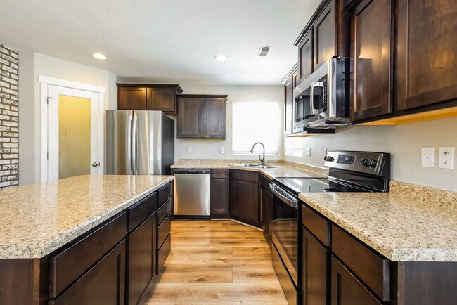 Building Photo - 3448 W Oak Crest Dr