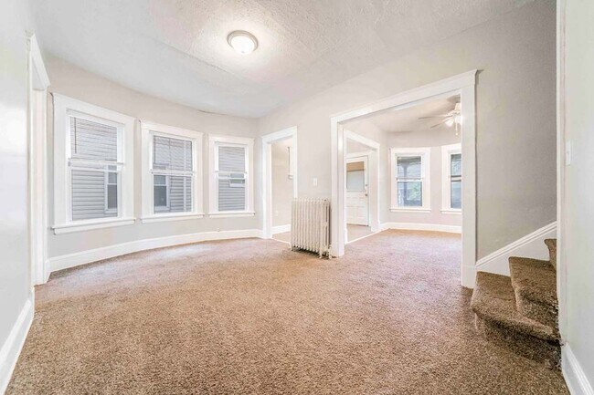 Building Photo - Beautifully Renovated Home in Prime Location