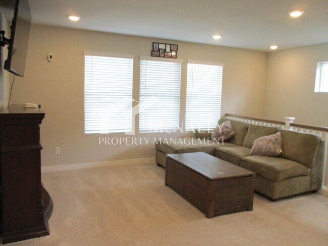 Building Photo - 5-Bedroom Home in Stetson Heights Backing to Greenbelt