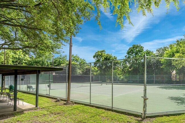Building Photo - 10631 Del Monte Dr