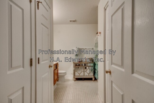 Building Photo - 1515 Paul W Bryant Dr