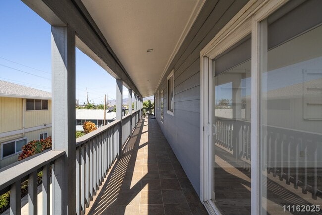 Building Photo - West Side Paradise – Updated 3-Bed, 2-Bath Upstairs Unit