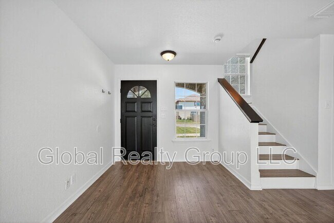 Building Photo - 215 Chisholm Trail