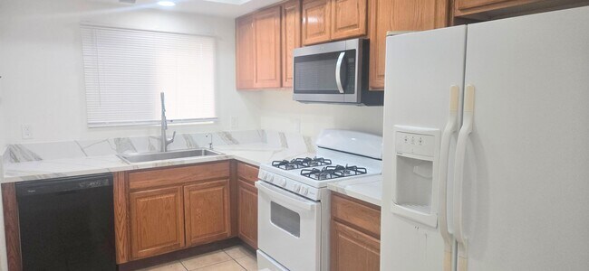 Building Photo - 48875 Gosden Ct