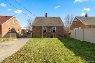 Building Photo - 9616 Colwell Ave