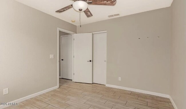 Building Photo - 2112 E Robin Ln