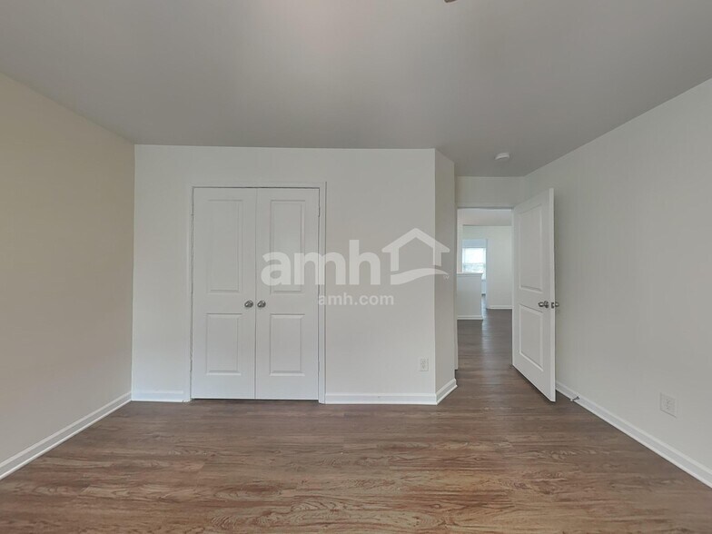 Building Photo - 6137 Kilchurn Dr