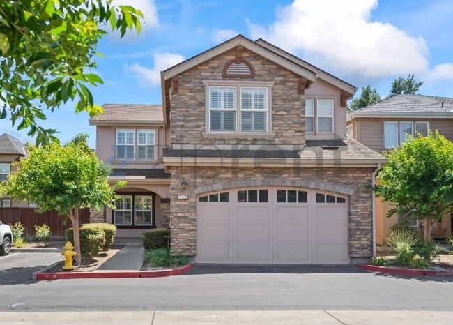 Building Photo - 742 Creekside Ct