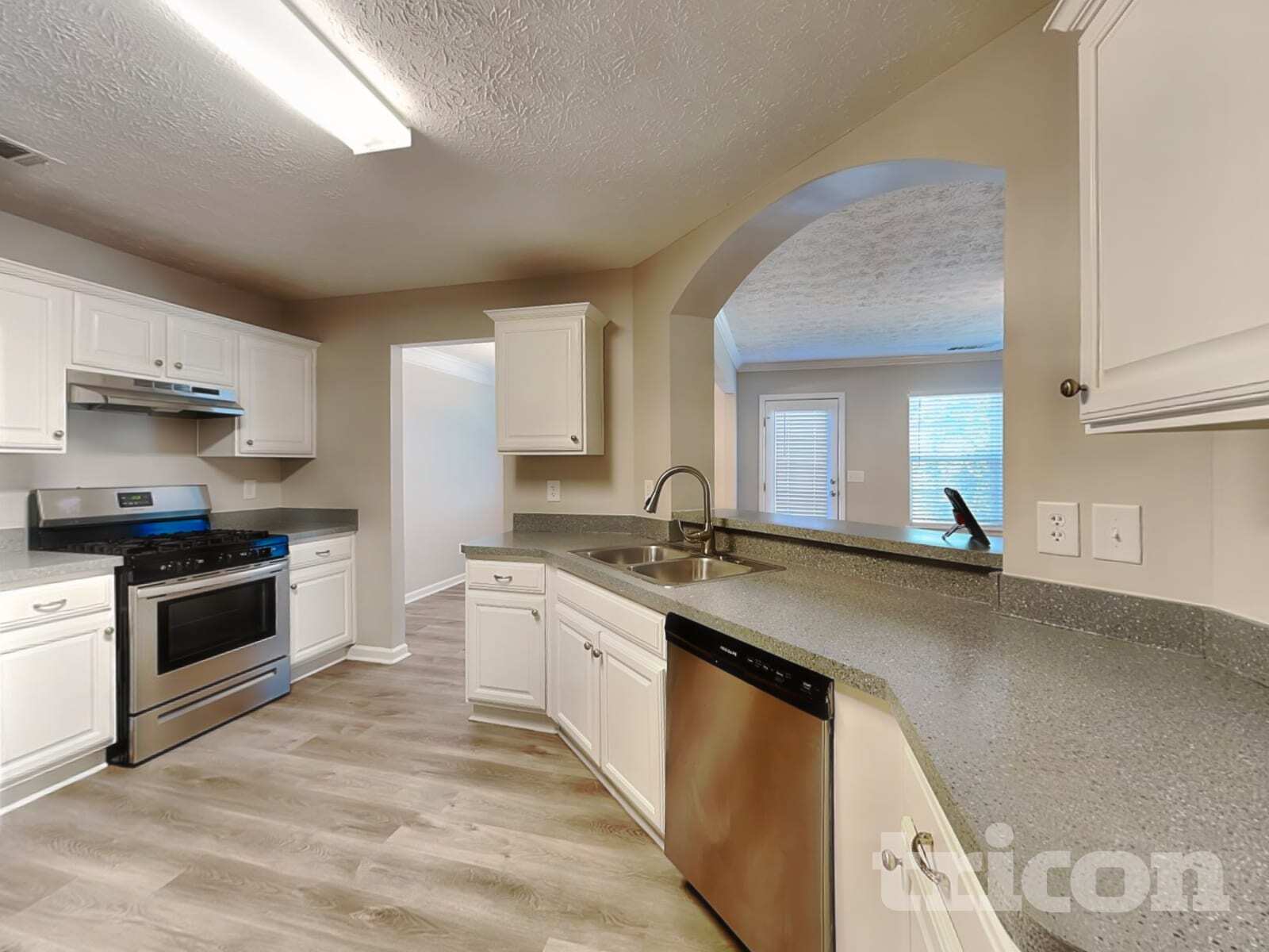 Building Photo - 201 Sandstone Dr