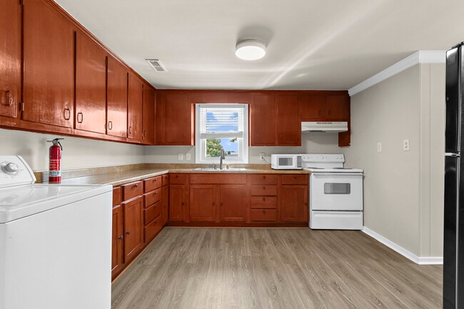 Building Photo - 4440 Spruill Ave