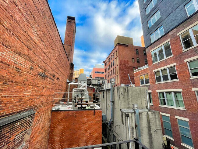Building Photo - 215 Quince St