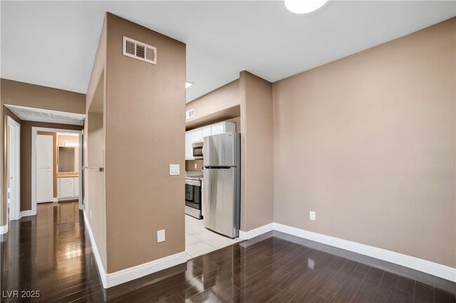 Building Photo - 8000 W Badura Ave