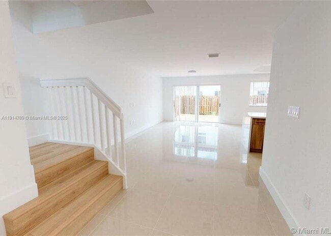 Building Photo - 5081 NW 116th Ct