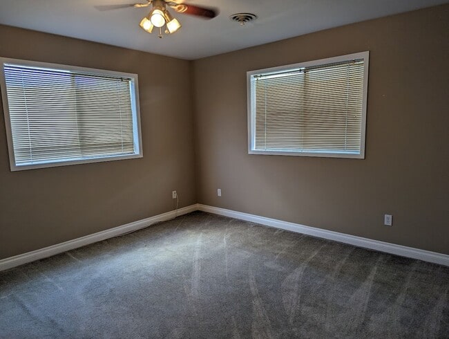 Building Photo - Attractive 3 bedroom 2 bath Condo in Wonderful Quiet Lewiston Neighborhood