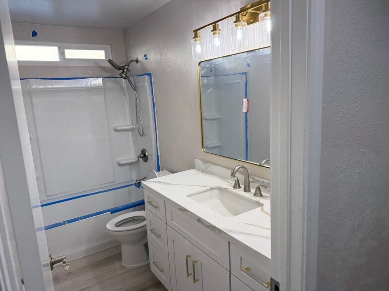 Building Photo - 2136 Waterside Dr