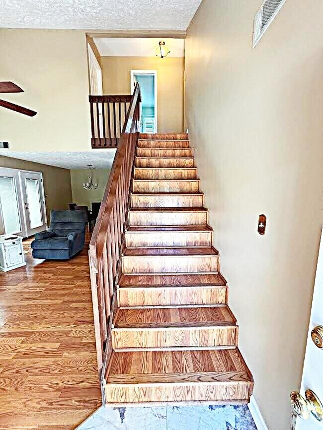 Building Photo - 5 The Corners