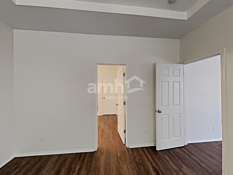 Building Photo - 5411 Fenway Dr