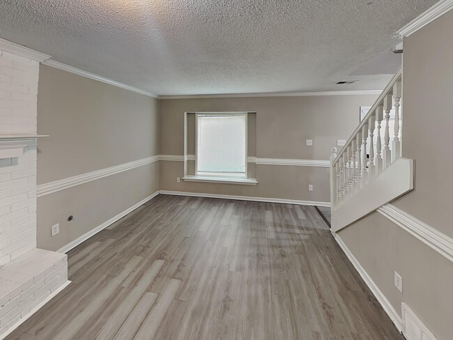 Building Photo - 5913 Sycamore Manor Cove