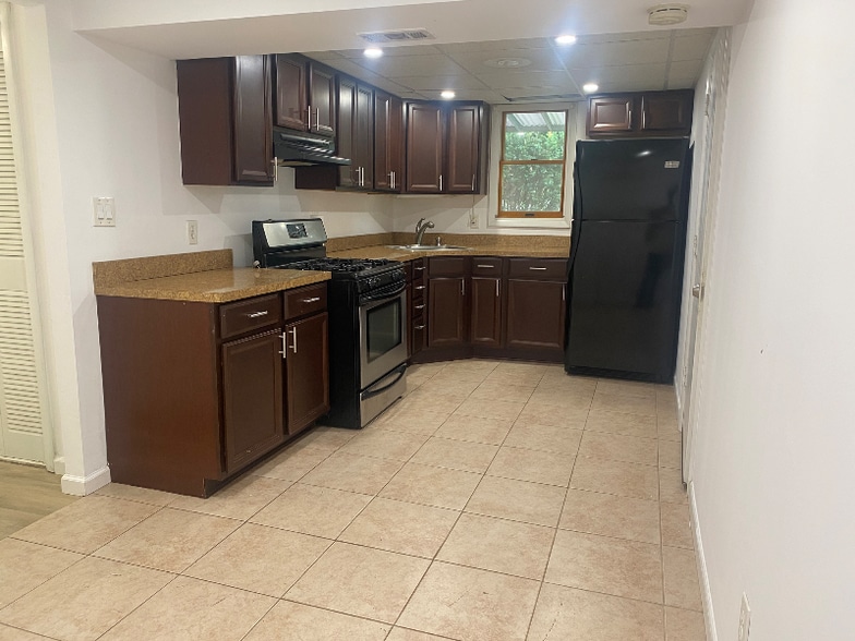 Primary Photo - 46 Pearsall Pl
