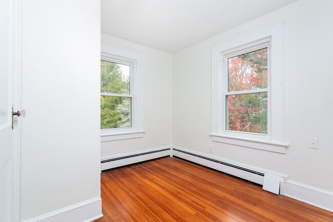 Building Photo - 31 Hillandale Rd